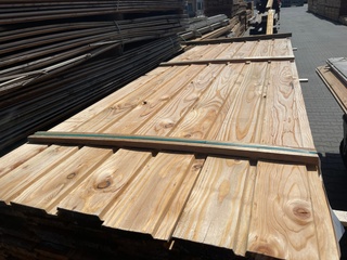Ca. 119x Douglas Channelsiding, 18x137mm, lengte 300cm